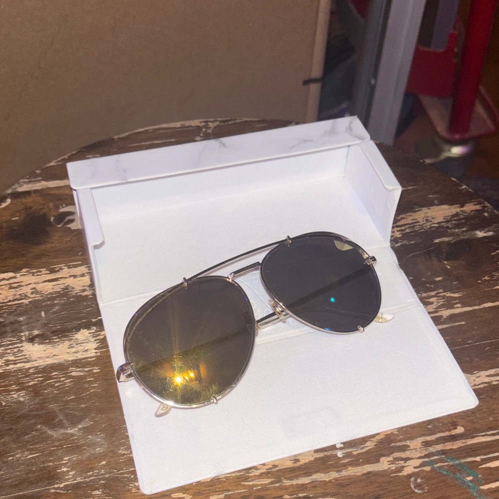 DIFF KOKO by Khloe Kardashian Sunglasses & Case - Picture 4 of 11